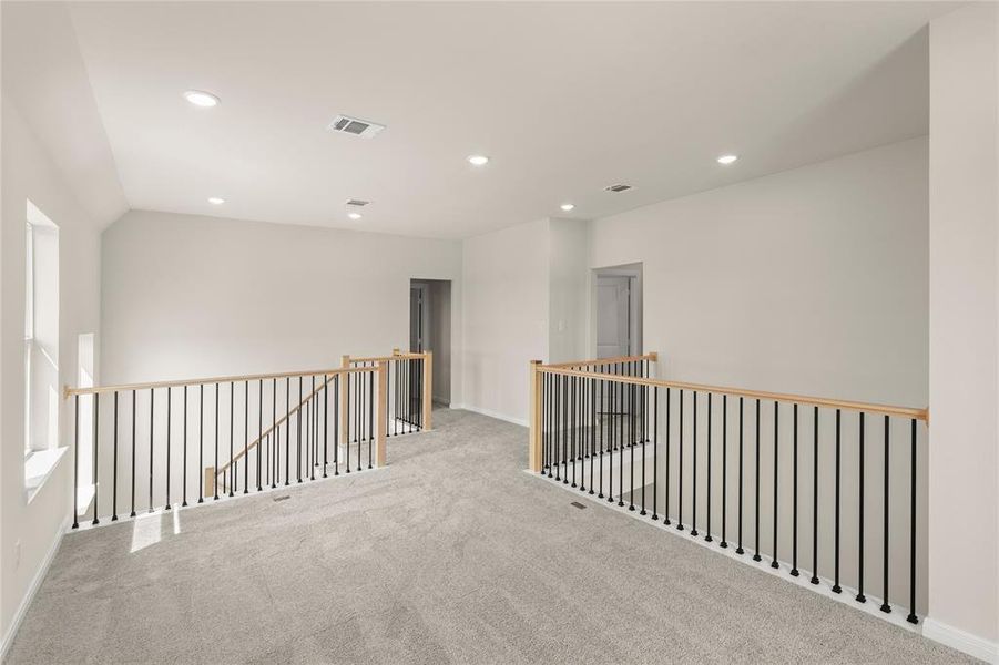 Spacious, unfurnished interior of a new home in Ten Mile Creek, Celina (Image 20).