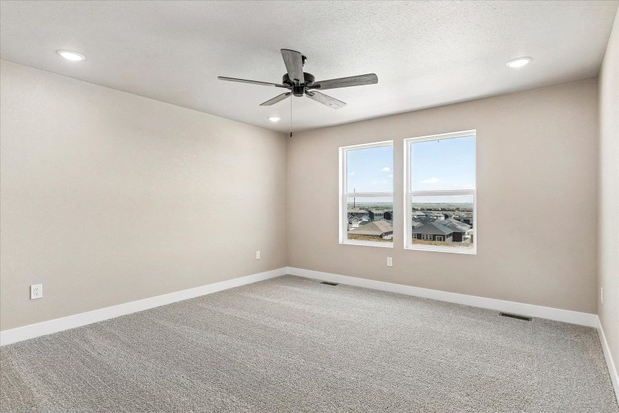 Spacious, unfurnished interior of a new home in The Trails at Aspen Ridge, Colorado Springs (Image 21).