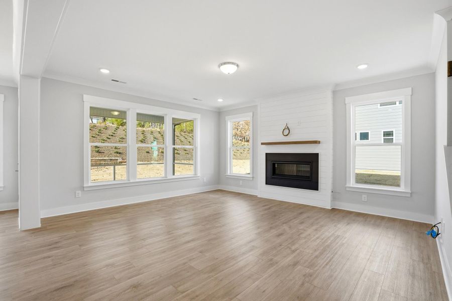 Spacious, unfurnished interior of a new home in Rone Creek, Waxhaw (Image 25).