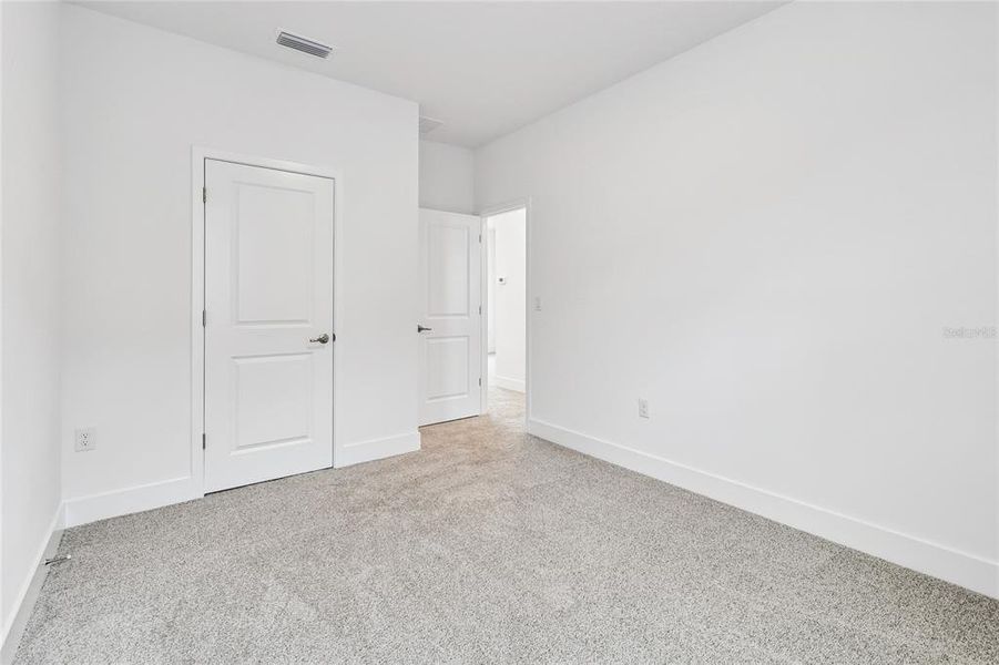 Spacious, unfurnished interior of a new home in Chapel Crossings, Wesley Chapel (Image 34).