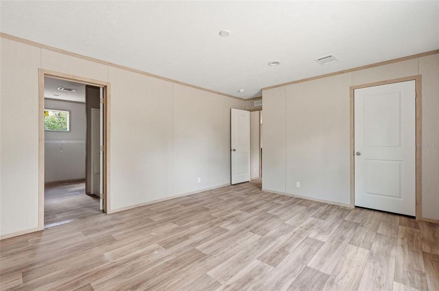 Spacious, unfurnished interior of a new home in , Williston (Image 12).