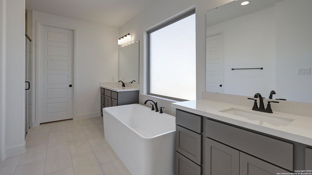 Furnished interior view inside a new home in Esperanza 50', Boerne (Image 17).