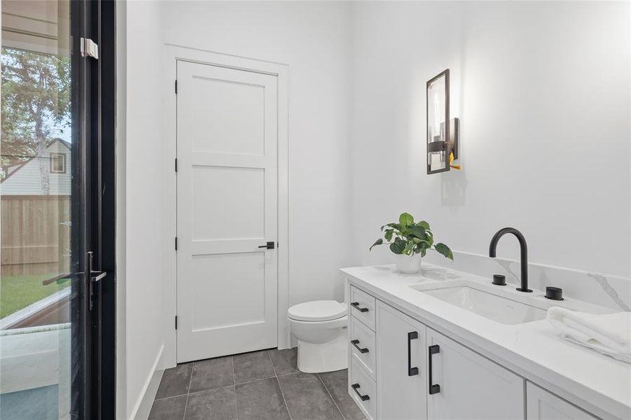 Furnished interior view inside a new home in , Dallas (Image 5).