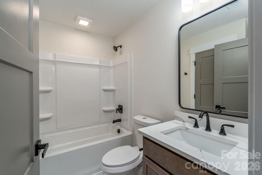 Bath 3 (Upper Level)