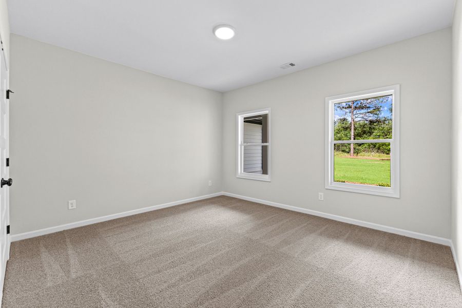 Spacious, unfurnished interior of a new home in Golfview, Thomaston (Image 24).