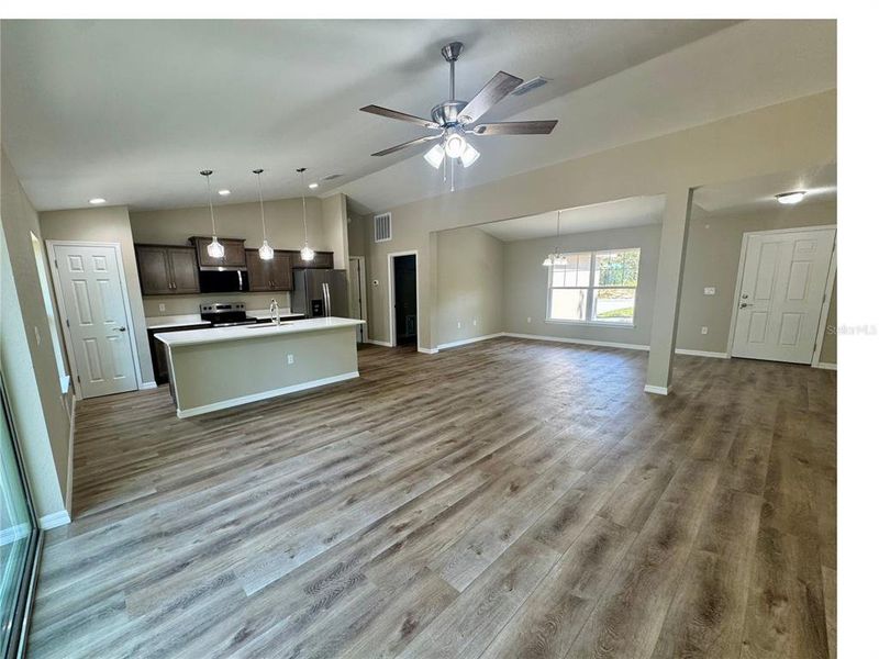 Spacious, unfurnished interior of a new home in , Dunnellon (Image 10).