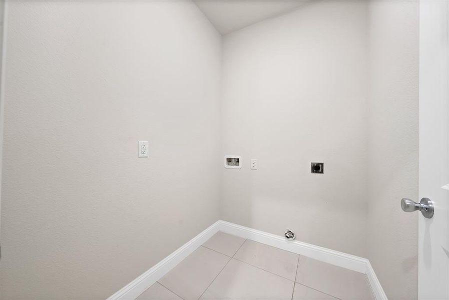 Spacious, unfurnished interior of a new home in , Cleburne (Image 30).