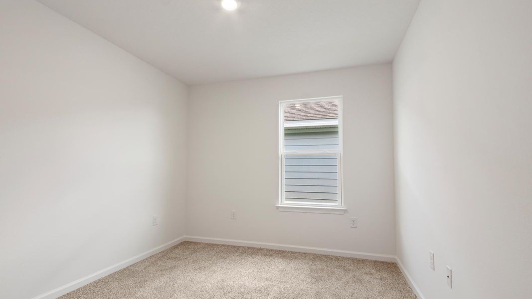 Spacious, unfurnished interior of a new home in Owl's Head Farms, Freeport (Image 25).