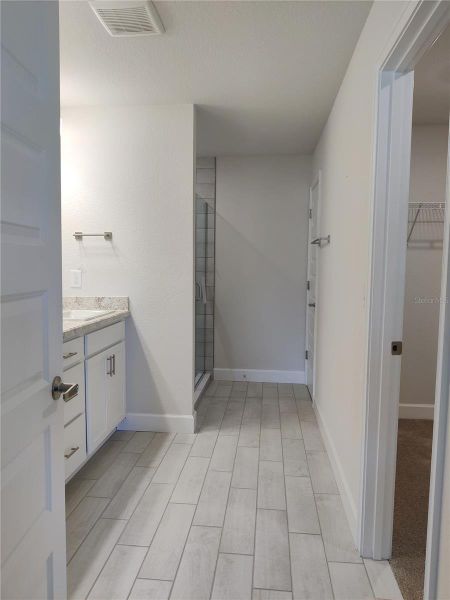 Spacious, unfurnished interior of a new home in Sunset Landing, Spring Hill (Image 19).