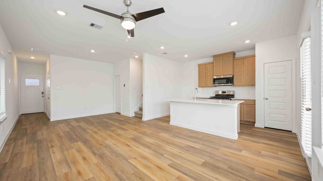 Spacious, unfurnished interior of a new home in Grand West, Houston (Image 12).