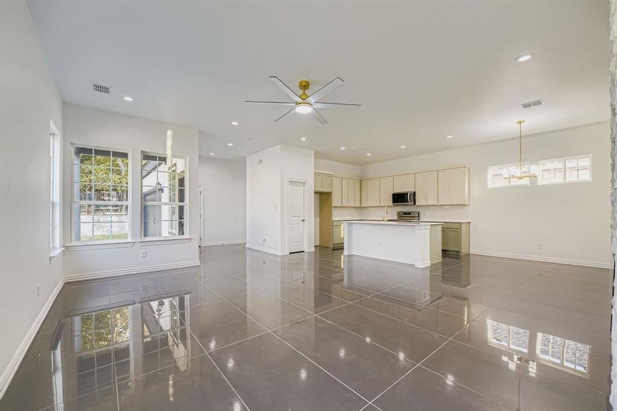 Spacious, unfurnished interior of a new home in , Grand Prairie (Image 21).