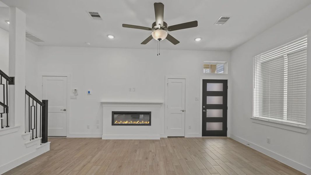 Spacious, unfurnished interior of a new home in Santa Rita Ranch, Liberty Hill (Image 16).