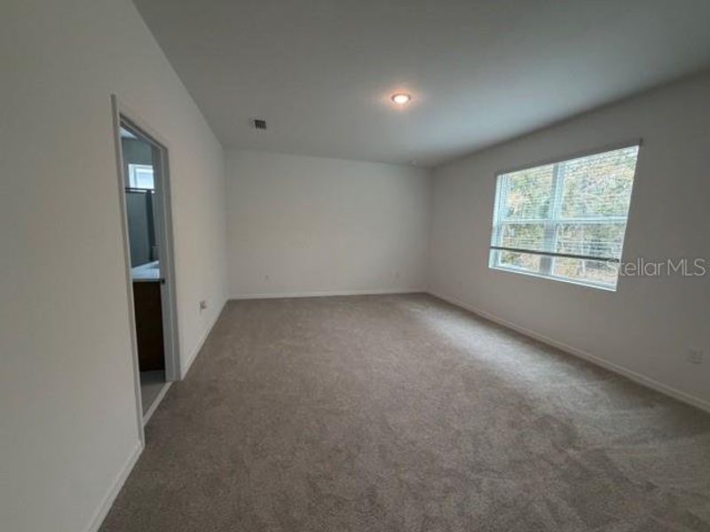 Spacious, unfurnished interior of a new home in , Kissimmee (Image 6).