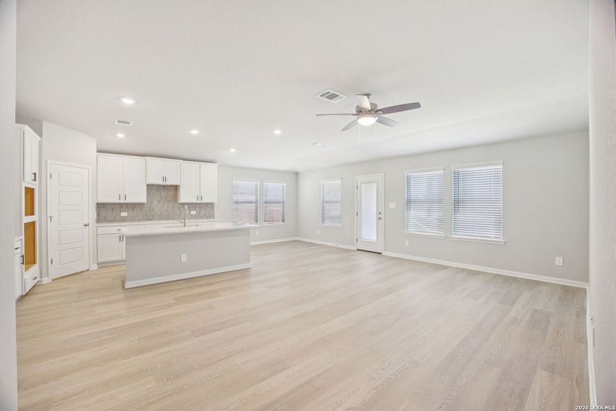 Spacious, unfurnished interior of a new home in Arcadia Ridge - Classic Series, San Antonio (Image 23).