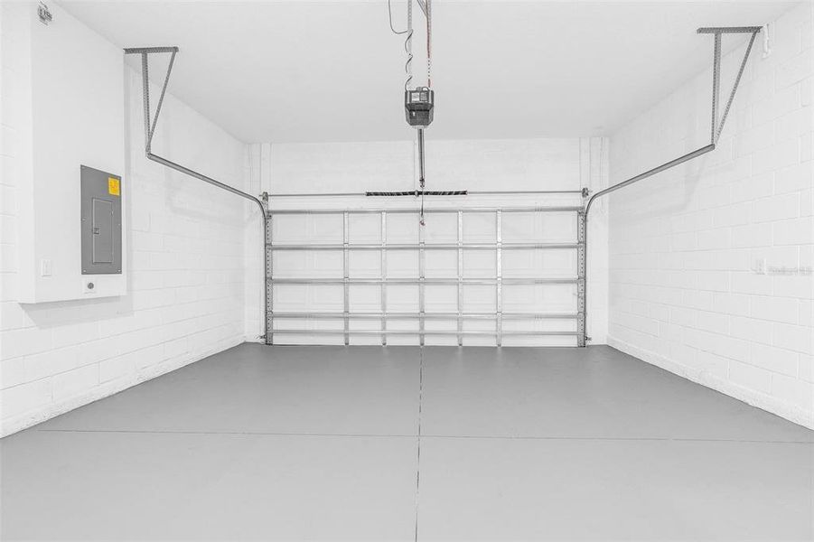 Spacious, unfurnished interior of a new home in , Citrus Springs (Image 19).