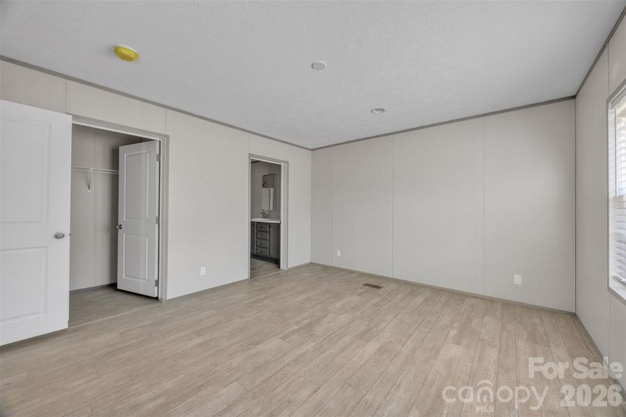 Spacious, unfurnished interior of a new home in , Taylorsville (Image 13).