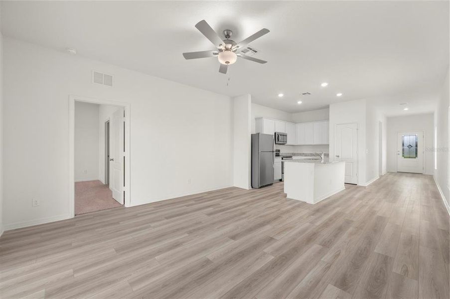 Spacious, unfurnished interior of a new home in Gum Lake Preserve, Lake Alfred (Image 13).
