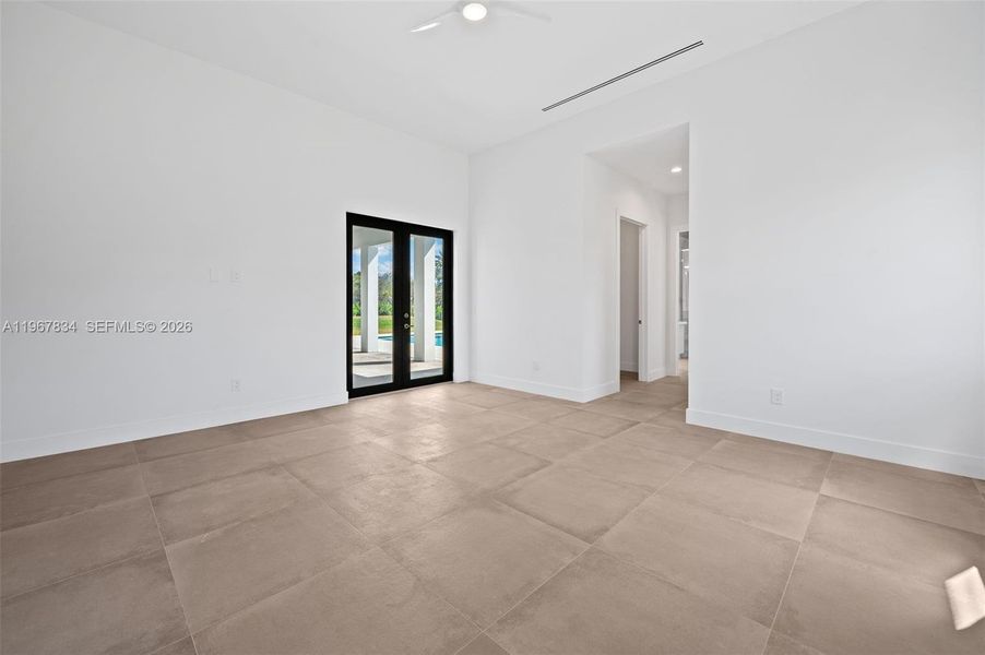 Spacious, unfurnished interior of a new home in , Davie (Image 24).