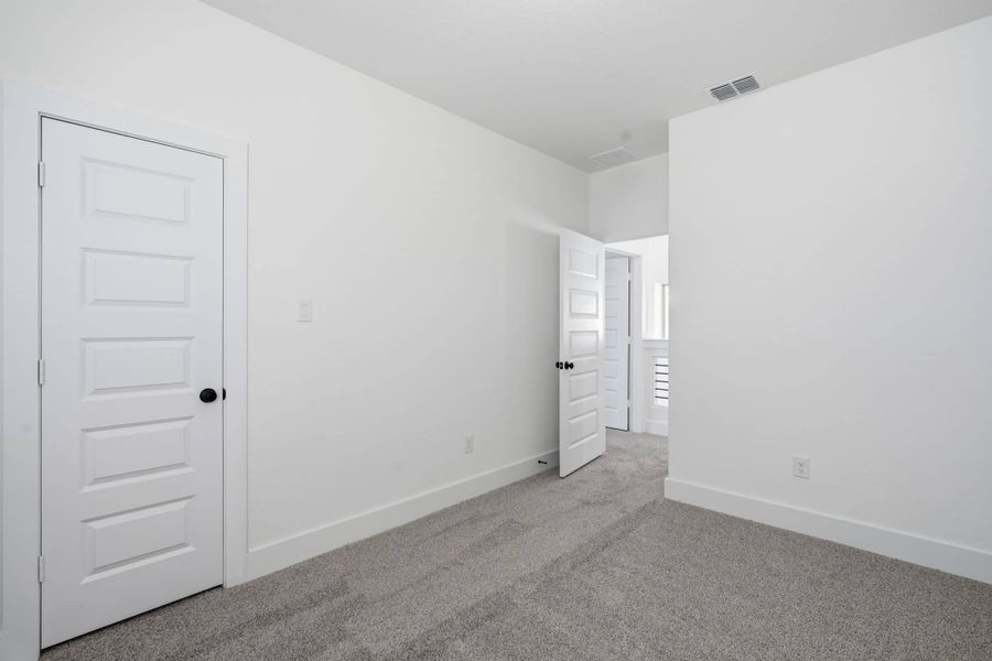 Spacious, unfurnished interior of a new home in Stillwater Ranch, San Antonio (Image 32).