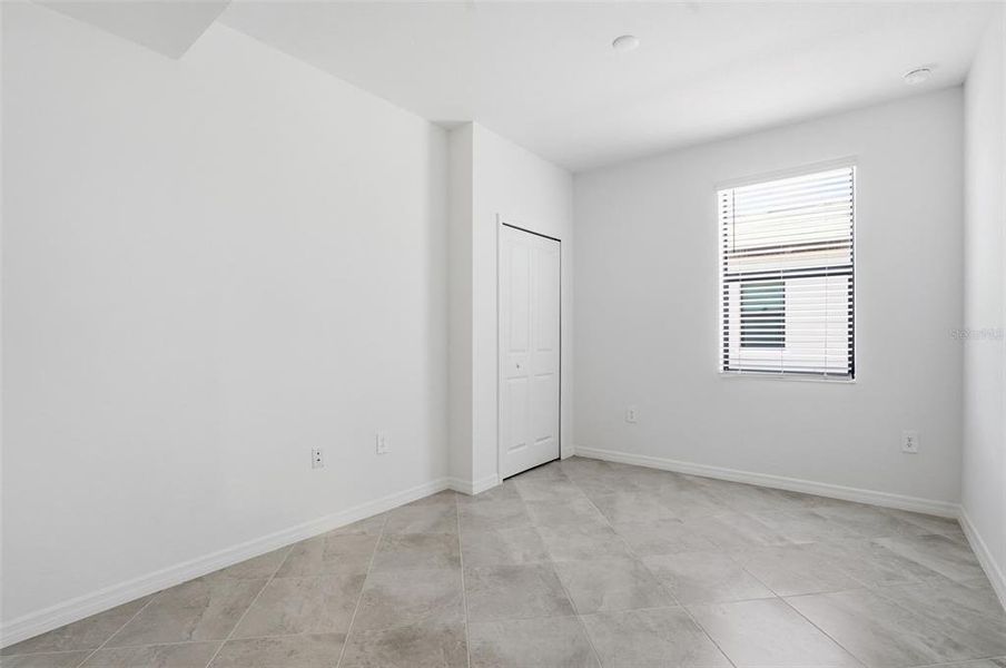 Spacious, unfurnished interior of a new home in Legends Cove, Bradenton (Image 23).