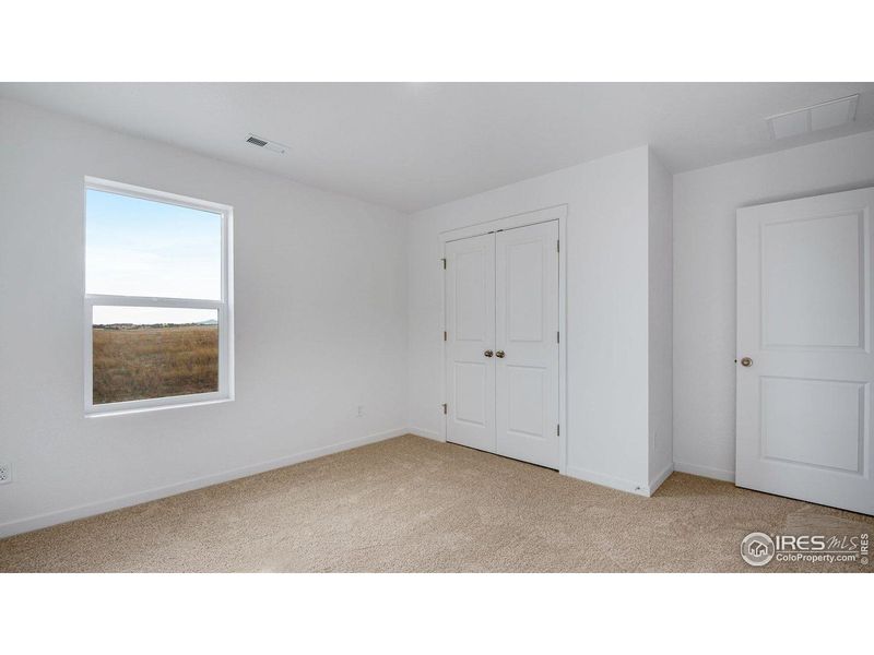Spacious, unfurnished interior of a new home in Vista Meadows, Fort Lupton (Image 31).