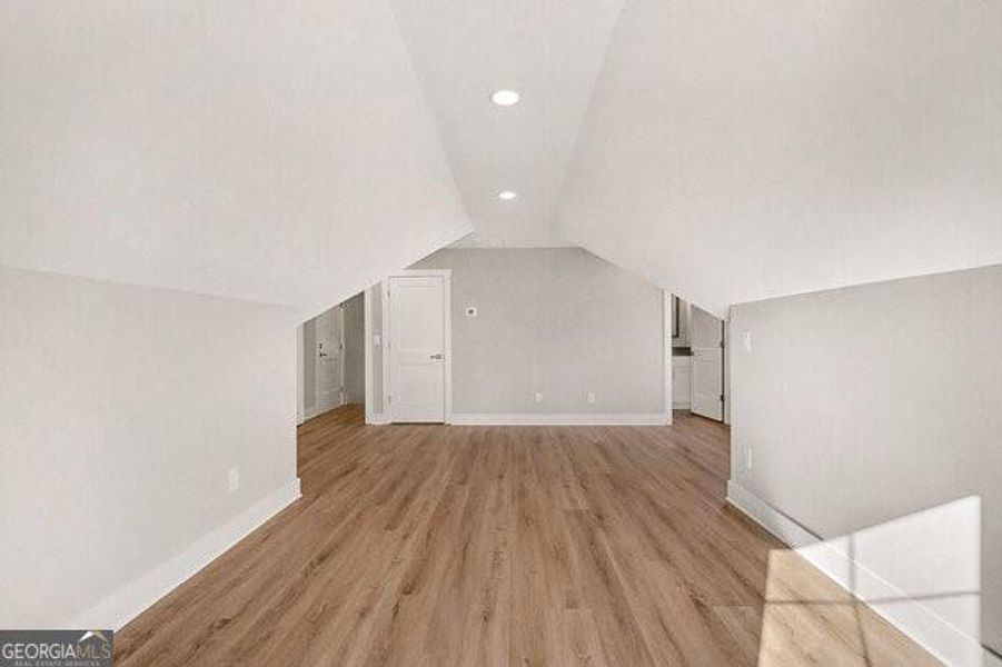 Spacious, unfurnished interior of a new home in , Clermont (Image 20).