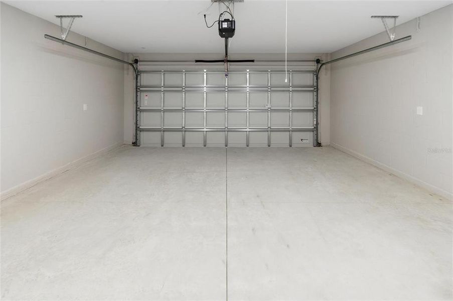 Spacious, unfurnished interior of a new home in , Frostproof (Image 12).