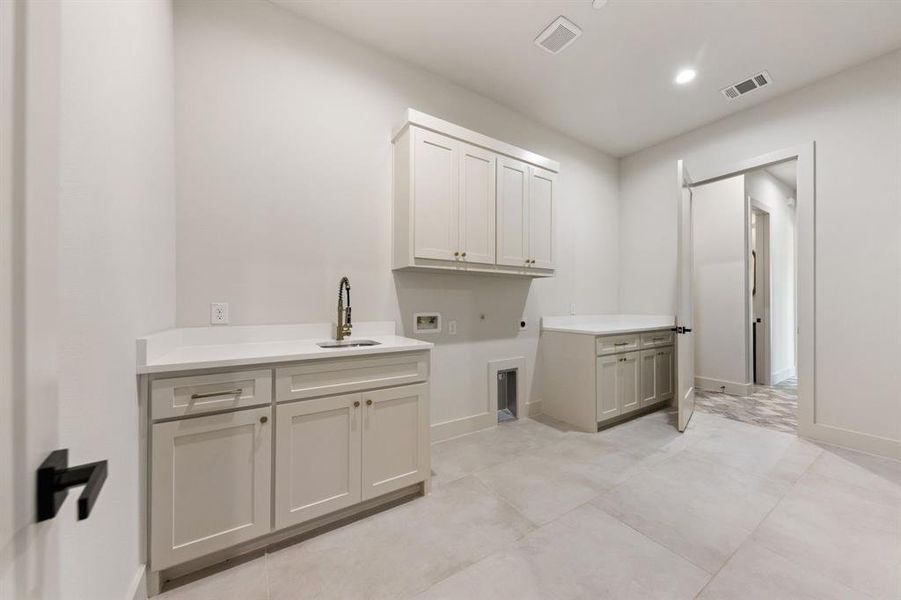 Furnished interior view inside a new home in , Red Oak (Image 19).