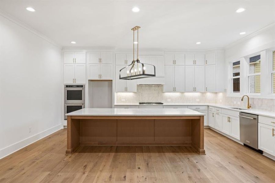 Furnished interior view inside a new home in White Post on Lake Lanier, Gainesville (Image 6).
