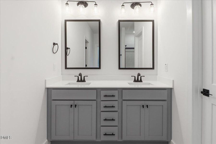 17-107 Manchester Ct-17