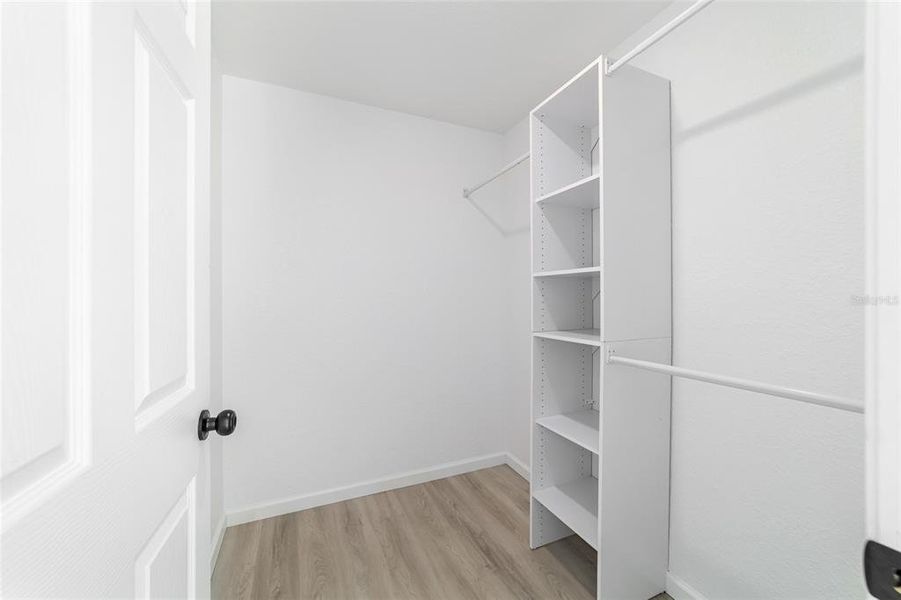 Spacious, unfurnished interior of a new home in , Ocala (Image 6).