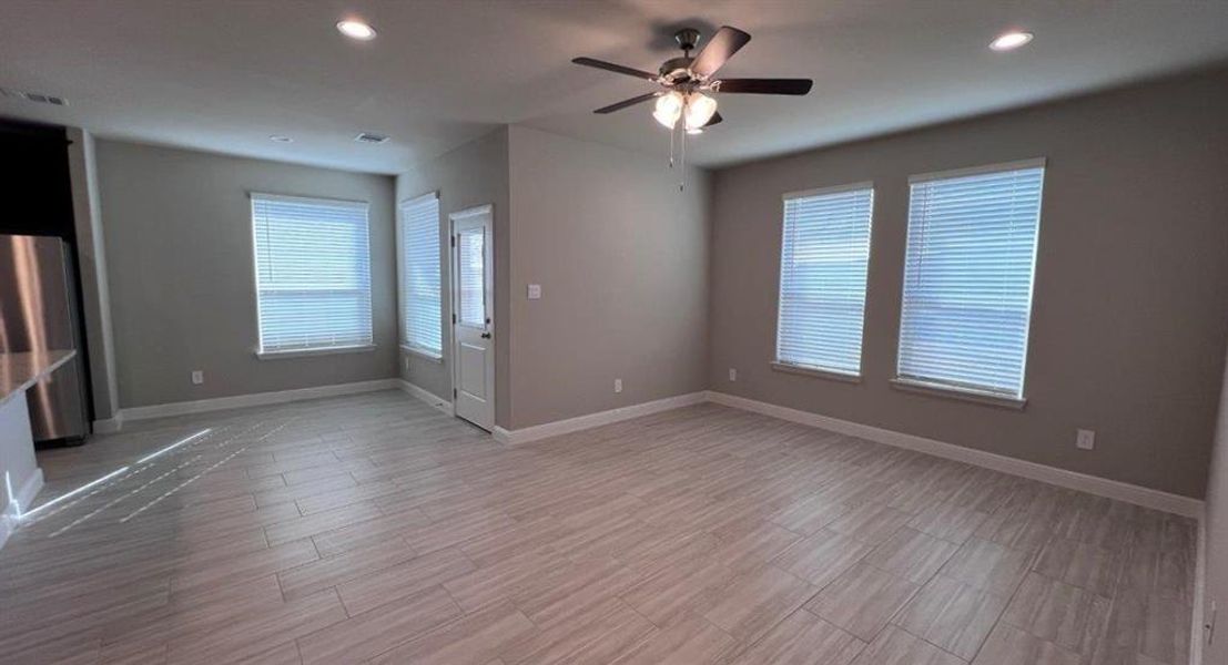 Spacious, unfurnished interior of a new home in Bluestem, Rhome (Image 9).