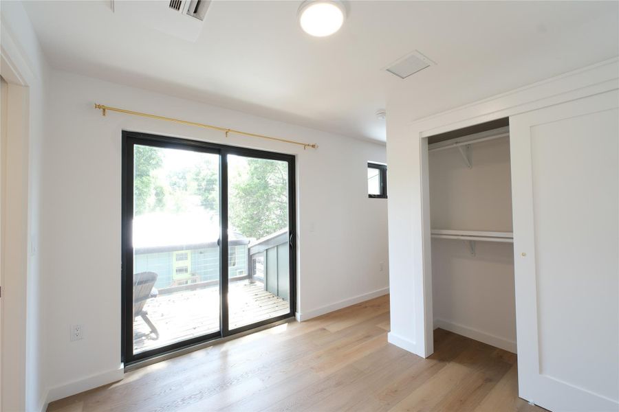 Spacious, unfurnished interior of a new home in , Austin (Image 20).