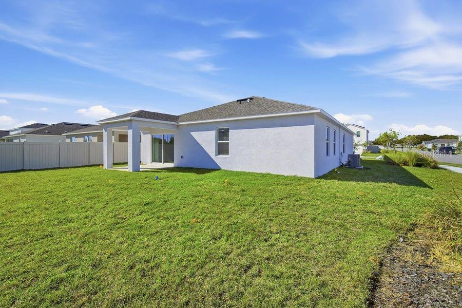 Exterior details and patio area of a home in Brookland Park, Auburndale (Image 4).