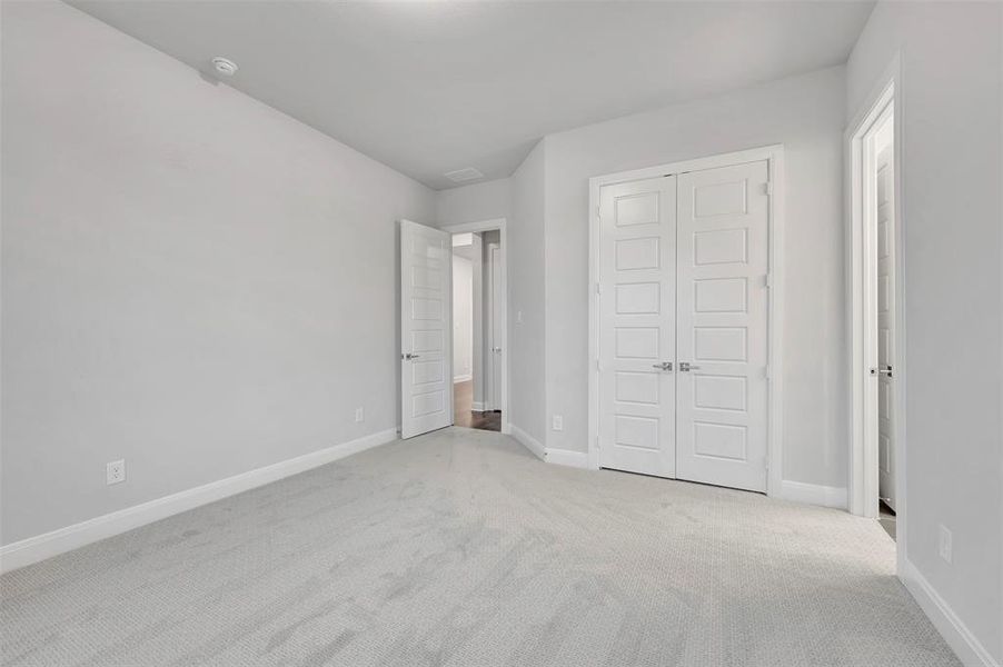 Spacious, unfurnished interior of a new home in Myrtle Creek, Waxahachie (Image 19).