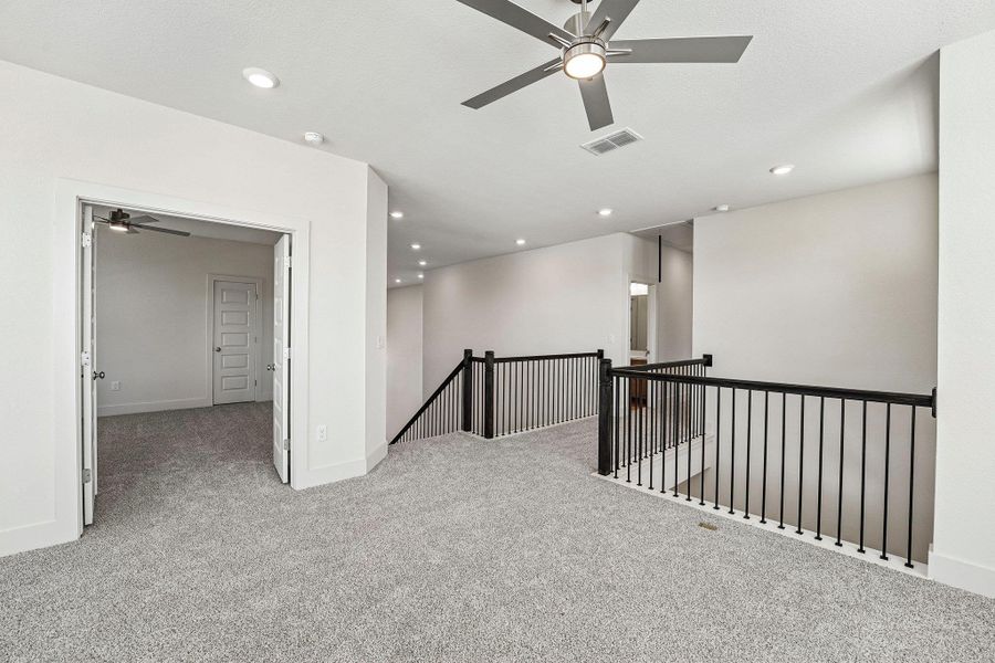 Spacious, unfurnished interior of a new home in Sunfield, Buda (Image 26).