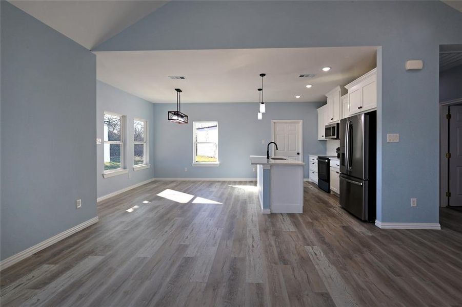 Spacious, unfurnished interior of a new home in , Whitney (Image 14).