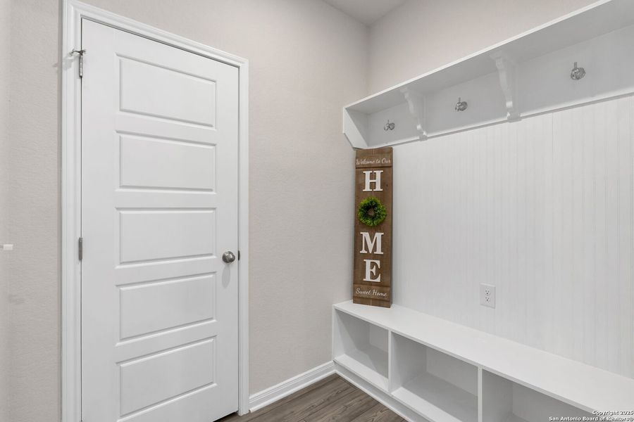 Image 22 of a home in Lark Canyon.