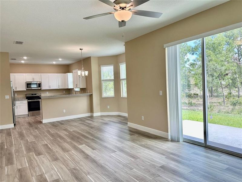 Spacious, unfurnished interior of a new home in , Weeki Wachee (Image 24).