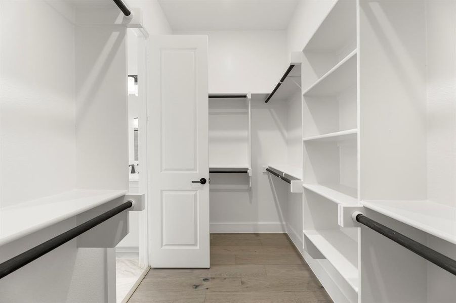 22. 4717 Allende - Closet