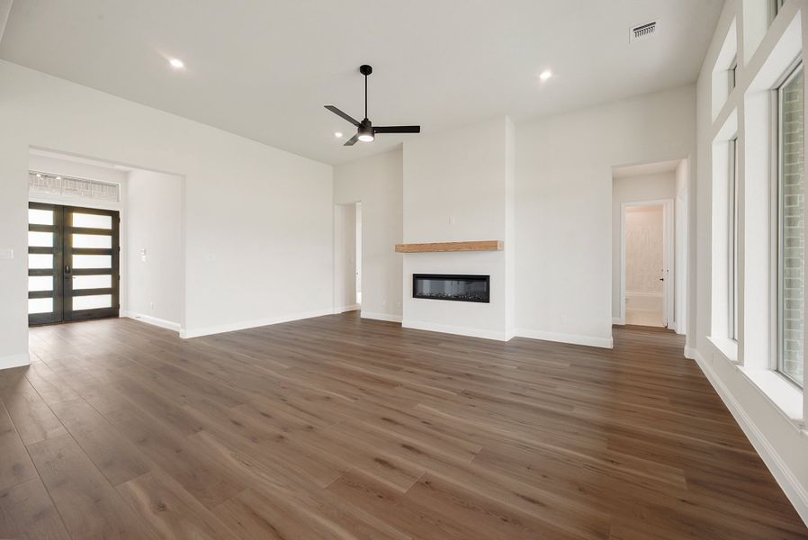 Spacious, unfurnished interior of a new home in Paloma Ranch, New Fairview (Image 13).