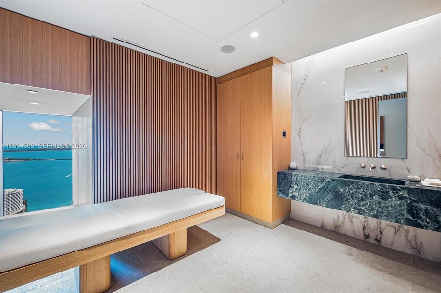 Floor 53-Spa(Treatment Room) Floor 53-Spa(Treatment Room)