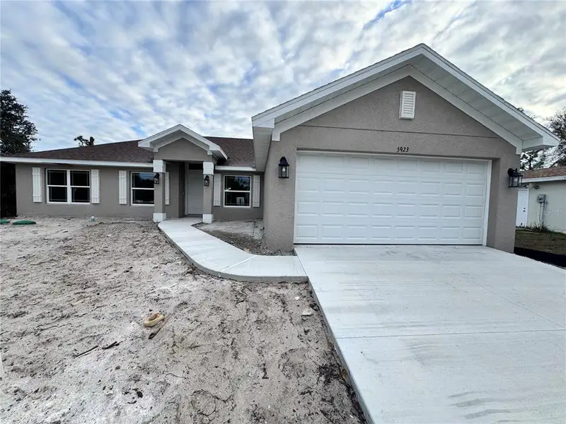Image 14 of a home in North Port.