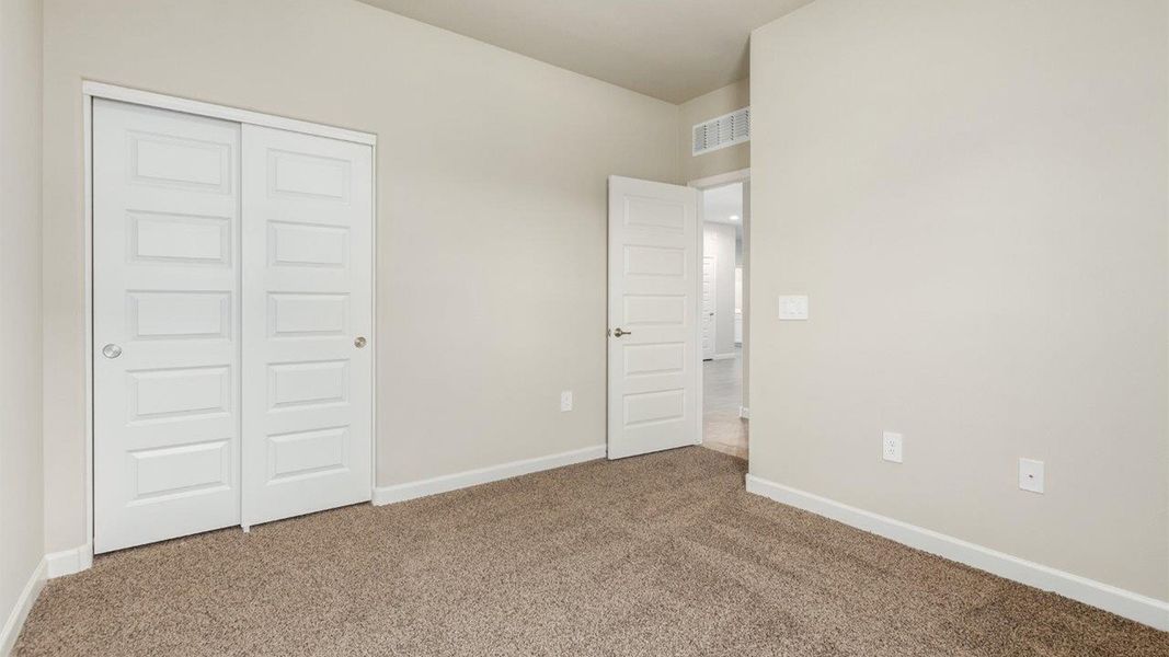 Spacious, unfurnished interior of a new home in Sycamore Vista, Vail (Image 28).