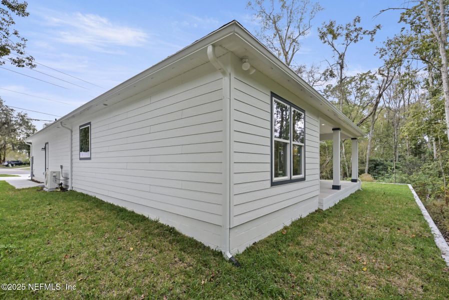 Exterior details and patio area of a home in , Jacksonville (Image 37).