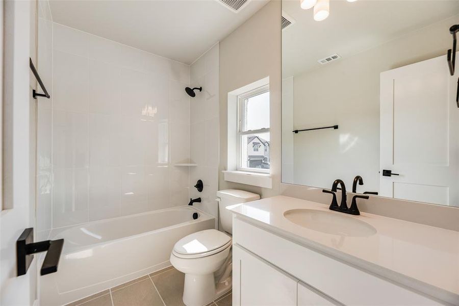 Furnished interior view inside a new home in Providence Cove, McKinney (Image 13). Furnished interior view inside a new home in Providence Cove, McKinney (Image 13).