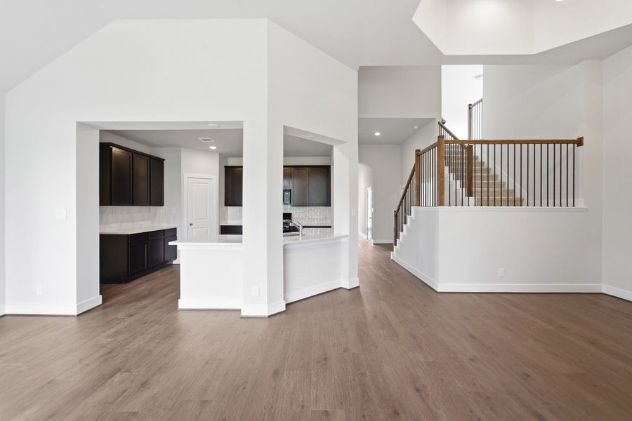 Spacious, unfurnished interior of a new home in Ashland, Angleton (Image 25).