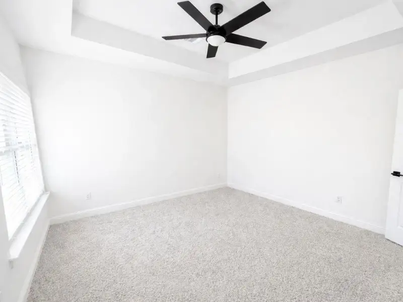 Spacious, unfurnished interior of a new home in Lake Conroe Village, Montgomery (Image 6).