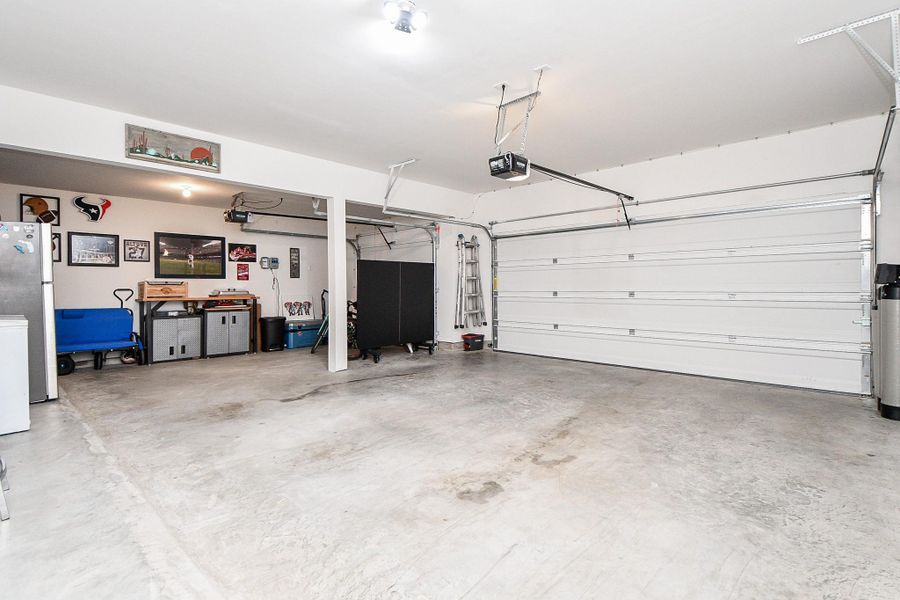 Even this spacious garage is spotless with 'workshop' room, against the facing wall. Even this spacious garage is spotless with 'workshop' room, against the facing wall.