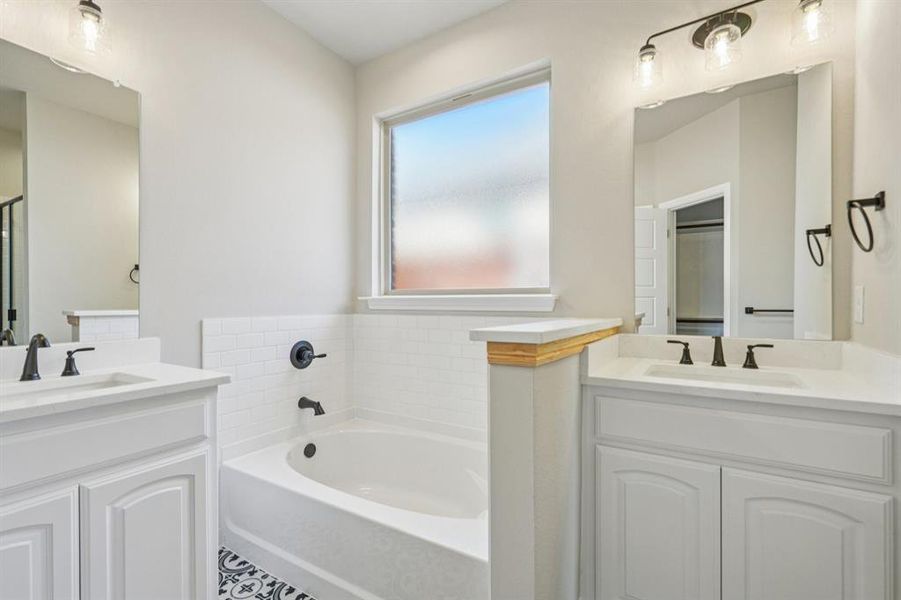 Furnished interior view inside a new home in , Alvarado (Image 9).